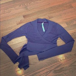 Lululemon ballet crop sweater in eggplant